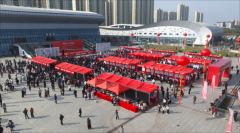 为了吸纳像雷密斯如许需要兼顾家庭的劳动